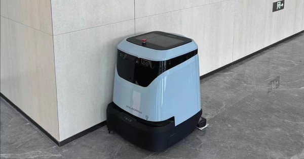 Robot vệ sinh thương mại 1 tỷ đồng Spaze: 5 chức năng, AI nhận diện vết bẩn