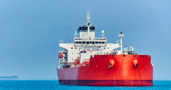 Đang di chuyển thì bất ngờ quay đầu, 2 tàu chở 1,4 triệu thùng dầu Nga tìm thấy khách sộp mới ngay giữa đường đi