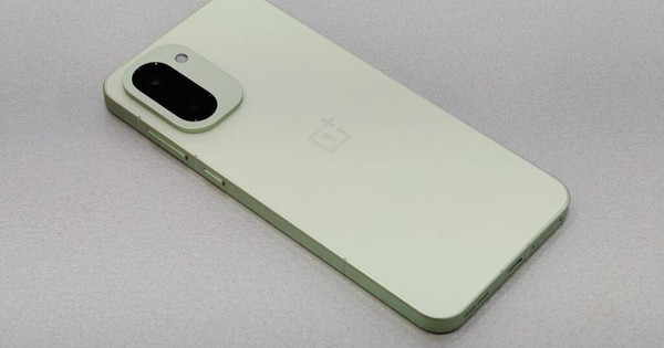 Nothing Phone (4a) Pro vs OnePlus 15R: Cuộc chiến thiết kế độc đáo và hiệu năng đỉnh cao