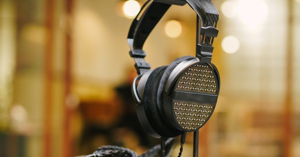 Đánh giá ThieAudio Cypher: Tai nghe chụp đầu vượt khỏi vùng an toàn