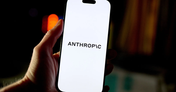 Anthropic Tái Hiện Khoảnh Khắc iPhone: AI Xóa Sổ Lớp Trung Gian, Thị Trường Chao Đảo