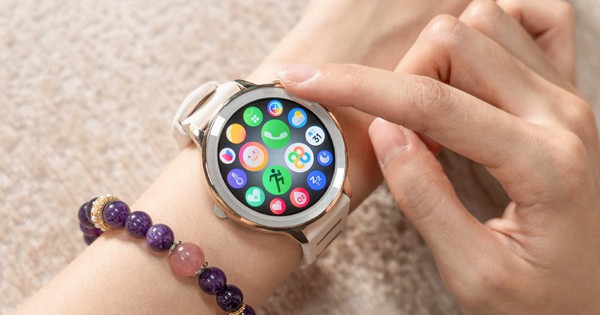 OPPO ra mắt smartwatch phủ vàng 18K, theo dõi chu kỳ kinh nguyệt chính xác
