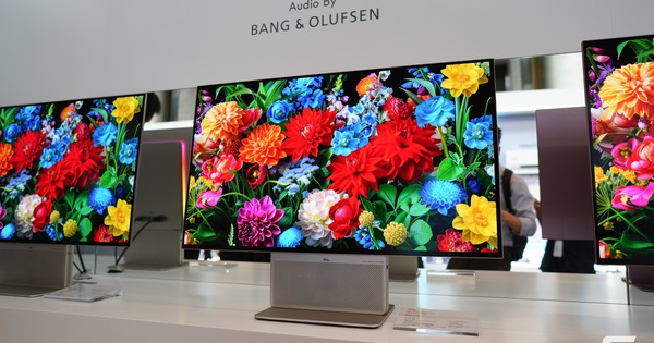 Trên tay màn hình flagship TCL 32X3A: OLED+, 4K 240Hz, loa Bang & Olufsen