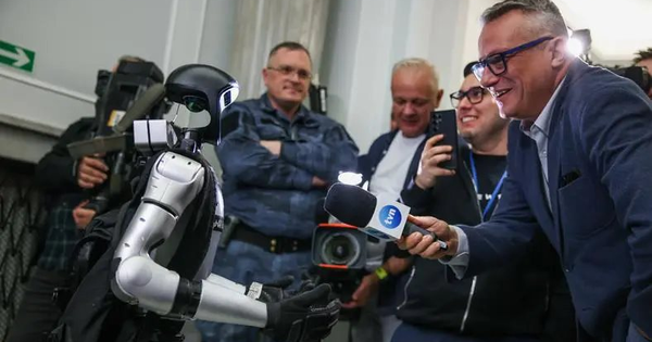 90% đơn hàng robot hình người tại Trung Quốc chỉ để chụp ảnh? Sự thật phía sau