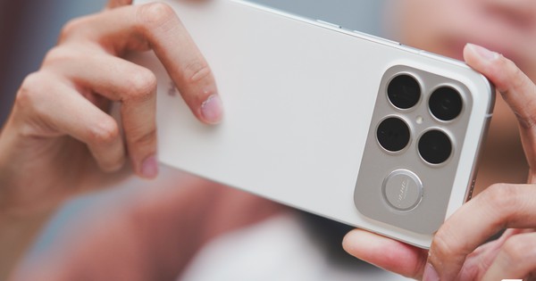 Redmi K90 Ultra Sắp Ra Mắt: Lần Đầu Xiaomi Gắn Quạt Tản Nhiệt Trong Điện Thoại