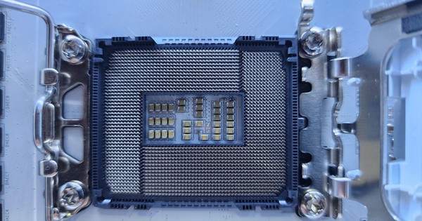 Intel khẳng định Raptor Lake chưa lỗi thời, tiếp tục bán nhờ lợi thế RAM DDR4 giá rẻ