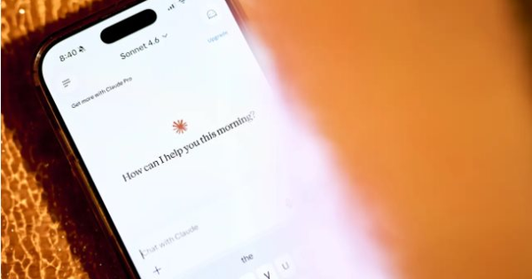 Giám đốc tài chính Anthropic tiết lộ 90% mã nguồn do AI tạo ra, nhân viên văn phòng chuyển sang giám sát