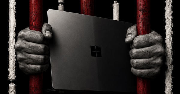 Microsoft Surface: Từ vị cứu tinh Windows thành kẻ thù số một của giới công nghệ