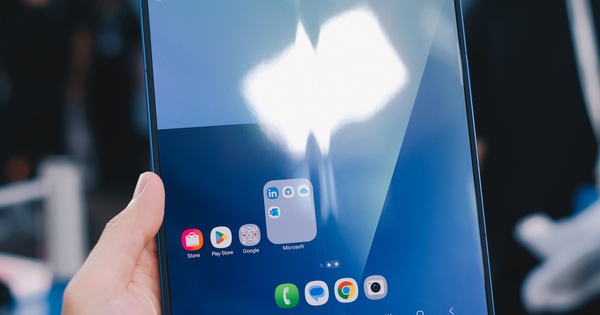 Galaxy Z Fold8 cuối cùng cũng sẽ có màn hình không nếp gấp như iPhone Fold