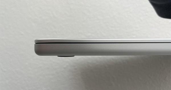 Cẩn thận khi MacBook bị móp ở sân bay: Kinh nghiệm xử lý và phòng tránh
