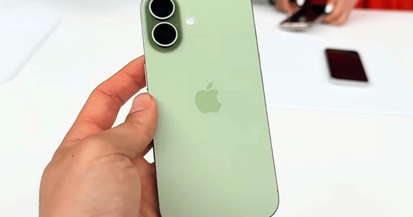 iPhone 17 bản tiêu chuẩn thành smartphone bán chạy nhất toàn cầu quý I/2026