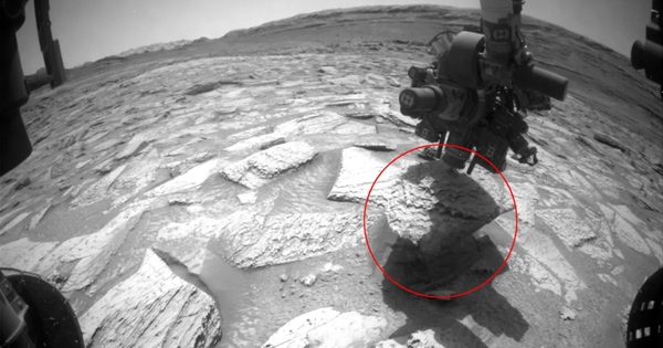 NASA giải cứu tàu Curiosity khỏi sự cố kẹt đá trên Sao Hỏa, suýt mất hàng trăm triệu USD