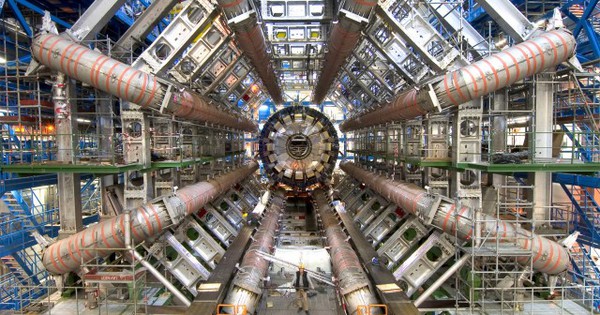 LHC là từ viết tắt của cụm từ nào?
