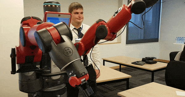Cận cảnh robot công nghiệp độc nhất vô nhị giá 1,3 tỷ được một trường Đại học Việt Nam mua về để giảng dạy