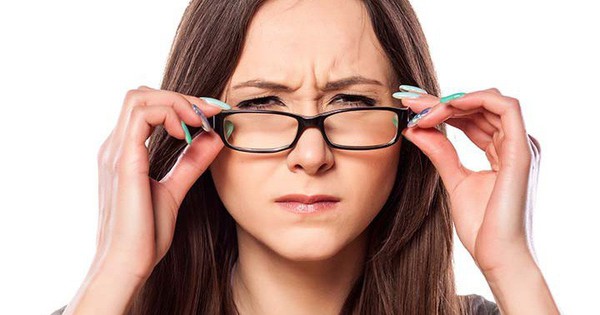 Đeo kính có khiến độ cận của bạn tăng nhanh hơn không?