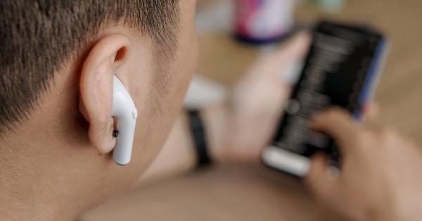 Làm thế nào để thay đổi chế độ chơi nhạc hoặc cuộc gọi trên tai nghe i7s?