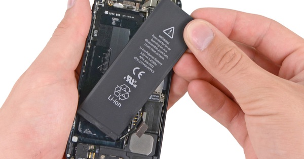 TTBH Apple tại VN xác nhận sẽ thay pin iPhone với giá 29 USD: Chấp nhận iPhone xách tay nhưng nói không với iPhone Lock