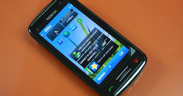 Điện thoại Nokia C6-01 được ra mắt khi nào?
