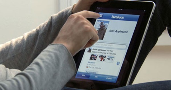 Sử dụng Facebook trên PC như trên iPad sẽ giúp bạn truy cập dễ dàng hơn và trải nghiệm tốt hơn với giao diện tương tự nhau trên cả hai nền tảng. Hãy khám phá tính năng mới và kinh nghiệm Facebook trên máy tính để bàn và máy tính bảng của bạn.