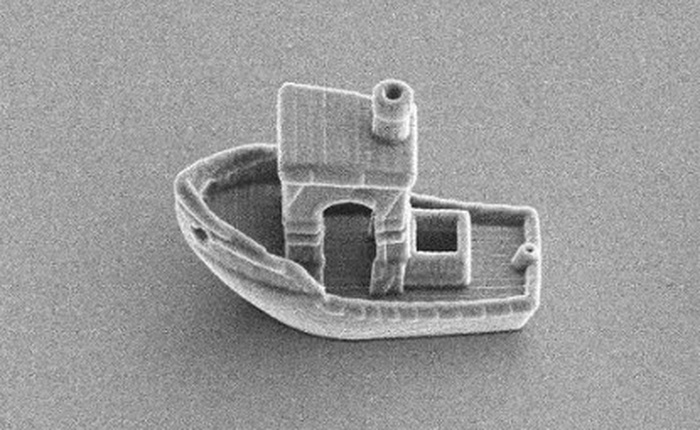 Đây là con thuyền nhỏ nhất thế giới, nó có thể trôi trên bề mặt một sợi tóc