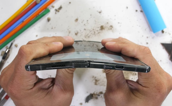 Galaxy Z Fold 2 đã vượt qua được bài kiểm tra bụi bẩn mà bản tiền nhiệm đã phải bó tay