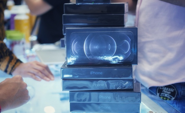 Nhiều iPhone bán tại Việt Nam bắt đầu bị bỏ tai nghe và củ sạc