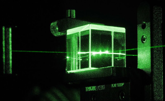 Đây là cách các nhà nghiên cứu Trung Quốc dùng laser tạo ra máy tính lượng tử quang học giải “bài toán 2,6 tỷ năm” trong 4 phút