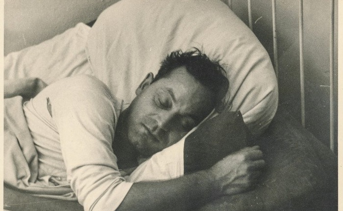Giấc ngủ của con người trong thời kỳ tiền công nghiệp kỳ lạ như thế nào?