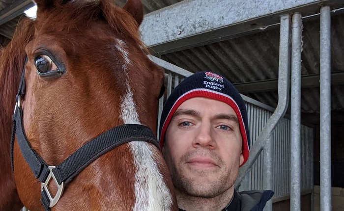 Henry Cavill và cơn "cuồng" The Witcher: Instagram đăng toàn ảnh ngựa, đòi trao Oscar cho vai diễn Roach
