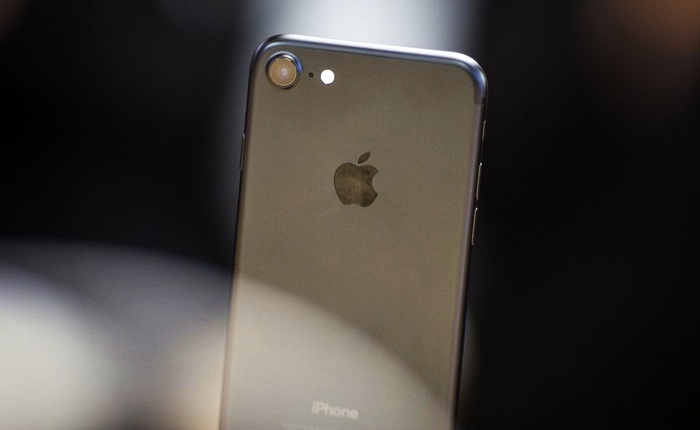 Thừa nhận không thể bẻ khóa được iPhone, FBI tiếp tục nhờ Apple giúp đỡ