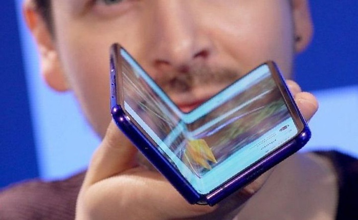 Bạn có nên chờ đợi thêm hay mua luôn Galaxy Fold hay Motorola Razr tại thời điểm này?