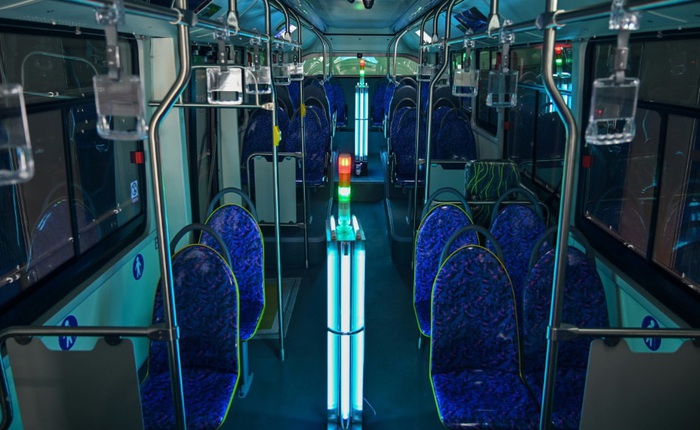 Công ty Trung Quốc khử trùng xe bus bằng buồng tia cực tím, tiết kiệm cả nhân lực và thời gian