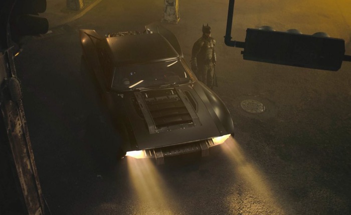 Lộ diện Batmobile: quay về thiết kế nguyên bản "xe hơi của người Dơi", không còn là xe tăng như thời Nolan hay Snyder nữa