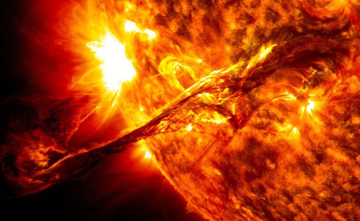 Trái Đất đang bị gió Mặt Trời tấn công ở tốc độ 414 km/giây: Xuất hiện 2 điều khiến giới khoa học lo sợ