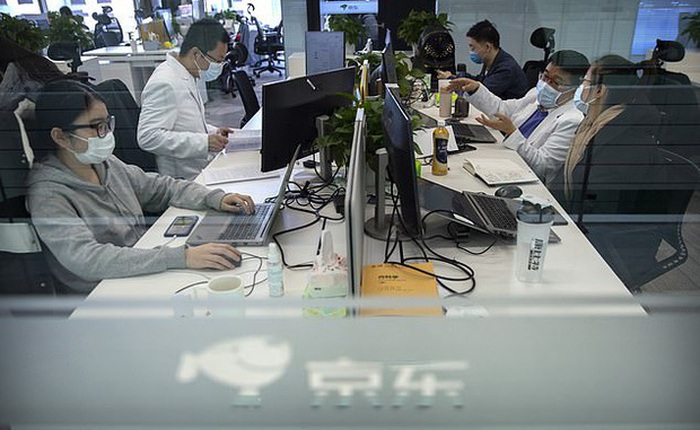 Chuyên gia Trung Quốc đề xuất cho nhân viên công sở ngồi cạnh người họ ghét để thực hiện giãn cách xã hội tốt hơn