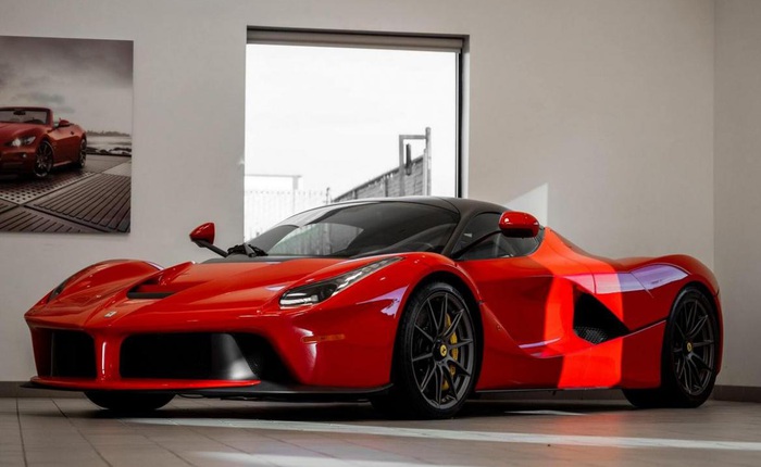 Nhân viên Ferrari bán xe "tiền tỷ" như thế nào? Họ kiếm được bao nhiêu mỗi năm?