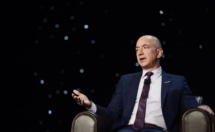 Bỏ hơn 100 triệu USD làm điện thoại Fire Phone rồi nhận kết cục ê chề, Jeff Bezos thản nhiên: 'Đừng bao giờ cảm thấy tệ về thất bại, dù chỉ 1 phút'