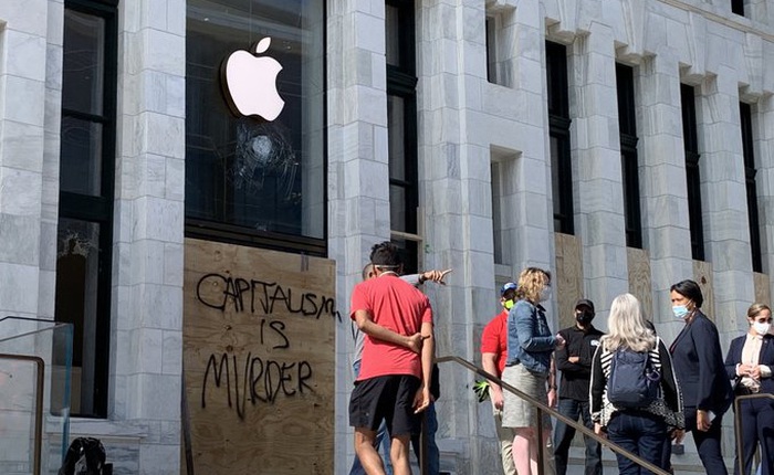 Apple Store trên khắp nước Mỹ thay đổi diện mạo "kín mít" vì sợ bị người biểu tình tấn công