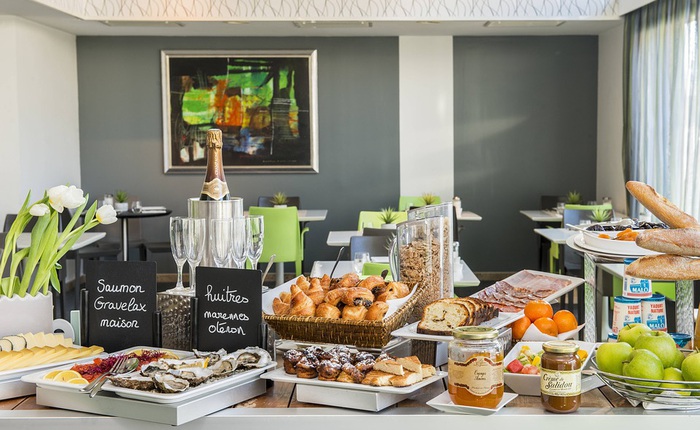 Tại sao khách sạn thường phục vụ buffet sáng miễn phí cho khách thuê phòng?