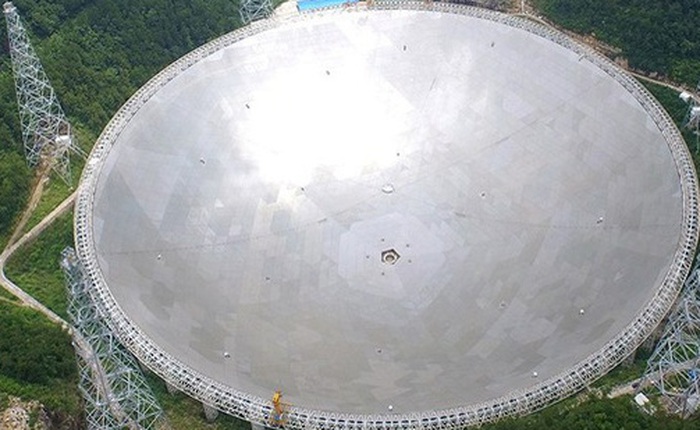 To ngang 30 sân bóng đá, kính viễn vọng lớn nhất thế giới của Trung Quốc bắt đầu sứ mệnh săn lùng người ngoài hành tinh