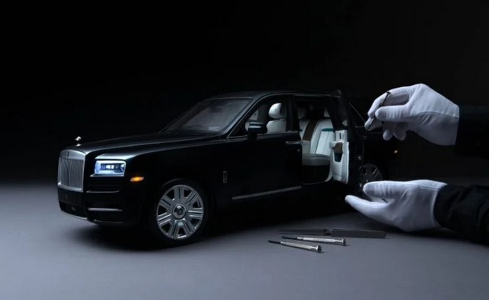 Ngắm Rolls Royce Cullinan phiên bản mô hình có giá "sương sương" bằng một chiếc xe hơi thật