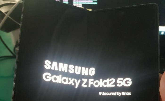 Galaxy Z Fold 2 lộ ảnh thực tế với màn hình "nốt ruồi" kích thước lớn