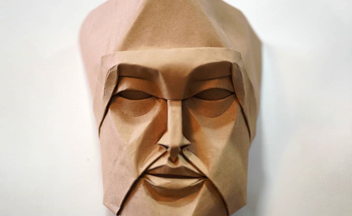 Không cần sách hướng dẫn, anh nghệ sĩ tự mò mẫm cách gấp origami ra hình những khuôn mặt siêu chi tiết, cực kỳ ấn tượng