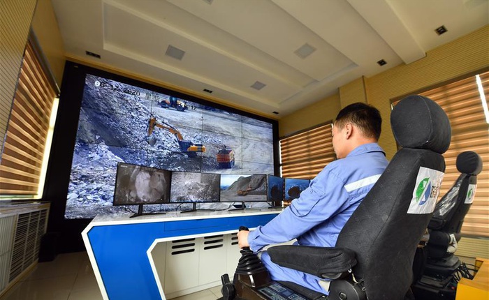 Công nhân mỏ Trung Quốc điều khiển máy móc từ xa bằng mạng 5G, chẳng khác nào đang chơi điện tử ngoài đời thật