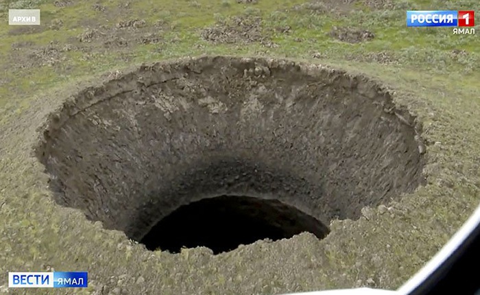 Miệng núi lửa bí ẩn hình phễu bất ngờ xuất hiện tại Bắc Cực