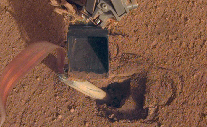 Bề mặt sao Hỏa quá cứng khiến công cụ đào đất của NASA thất bại thảm hại