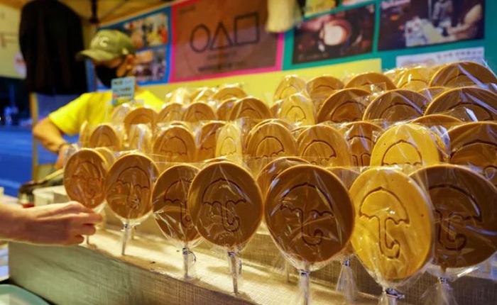 Hàn Quốc: Kiếm 19 triệu đồng/ngày nhờ bán kẹo đường giống trong Squid Game