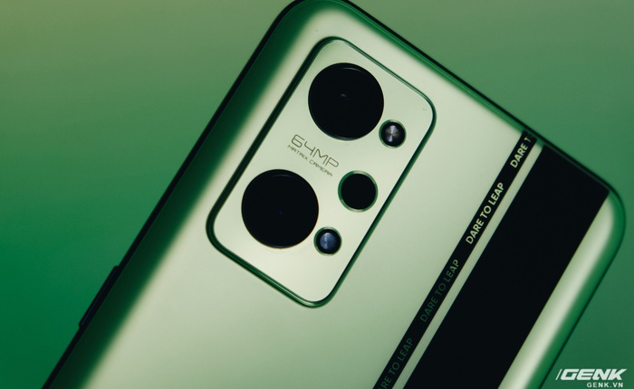 Trên tay Realme GT Neo2: Smartphone tầm trung với chip Snapdragon "đầu 8", màn hình AMOLED 120Hz, sạc nhanh 65W, màu nõn chuối độc đáo