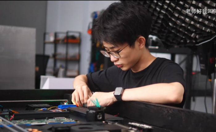 Vlogger Trung Quốc tạo ra bàn sạc tự động lấy cảm hứng từ AirPower của Apple
