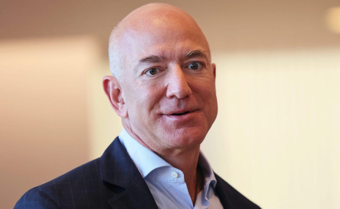 Jeff Bezos mua nhà mới sau nhiều tuần làm từ thiện